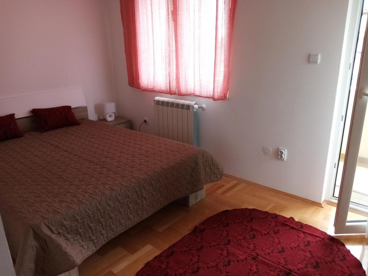 Apartman Maca Apartment Пирот Екстериор снимка