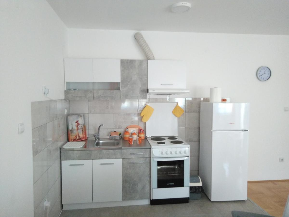 Apartman Maca Apartment Пирот Екстериор снимка